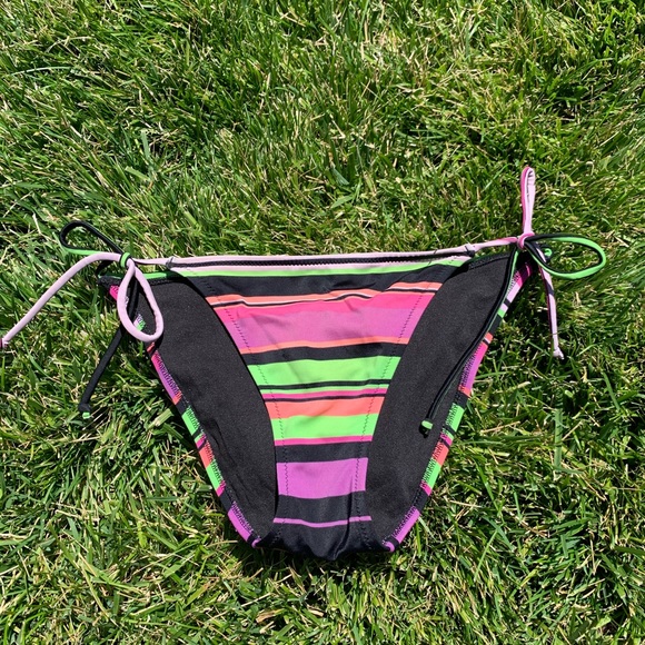 Victoria’s Secret bikini - Picture 5 of 7